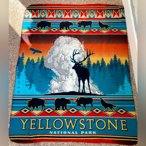 Other - Yellowstone National Park Fleece Throw Blanket Elk Bear Buffalo Aztec Native